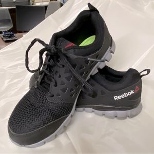 Ladies size 8.5 tennis shoes